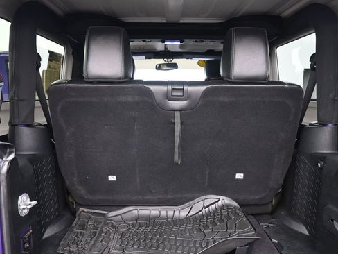 Used 2017 Jeep Wrangler Sahara image 22