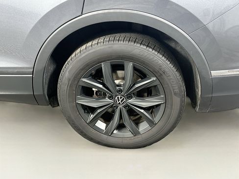 Used 2024 Volkswagen Tiguan SE image 11