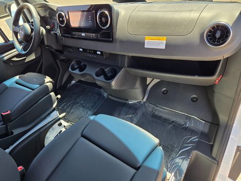 New 2025 Mercedes-Benz Sprinter 2500 image 21