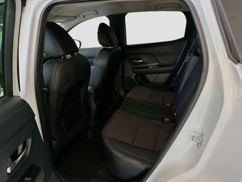 Used 2025 Nissan Kicks SR image 28