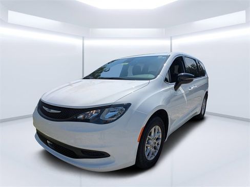 New 2025 Chrysler Voyager LX image 7