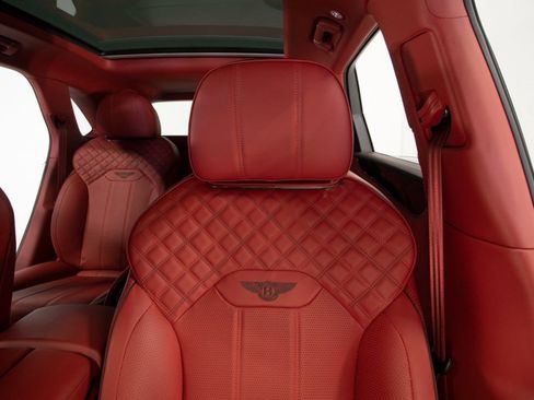 Used 2022 Bentley Bentayga image 21