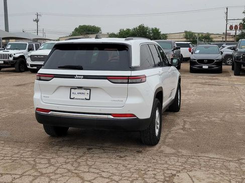 Used 2024 Jeep Grand Cherokee Laredo AWD/4WD image 8