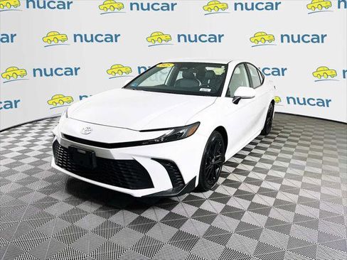 Certified 2025 Toyota Camry SE image 3