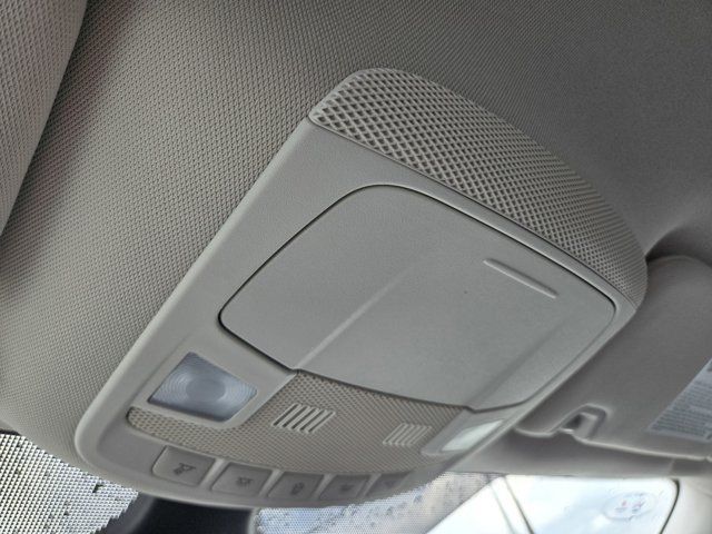 Used 2023 Ford Edge Titanium AWD/4WD image 17