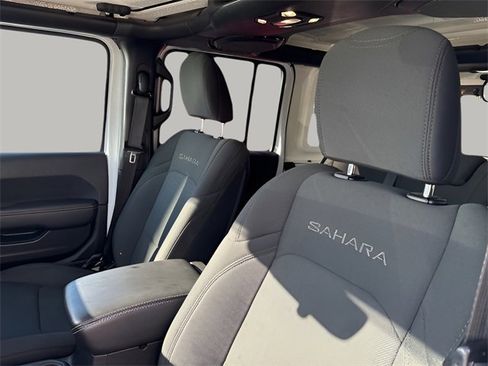 Used 2021 Jeep Wrangler Unlimited Sahara w/ Uconnect 4C Nav & Sound Group image 8