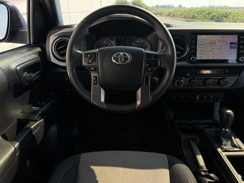 Used 2020 Toyota Tacoma TRD Off-Road w/ Technology Package AWD/4WD image 14