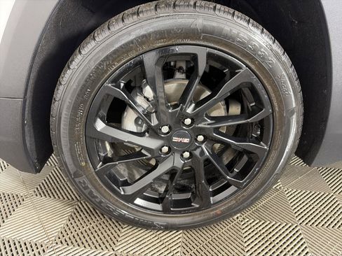 Used 2023 GMC Terrain SLE w/ Driver Convenience Package image 13