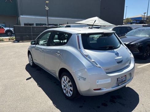 Used 2013 Nissan Leaf S w/ Recycling/Organizational Pkg FWD image 9