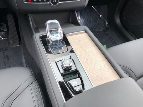 New 2026 Volvo XC90 B6 Plus w/ Protection Package Premier image 28