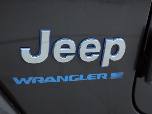 Used 2024 Jeep Wrangler Unlimited Sahara w/ Technology Group AWD/4WD image 32