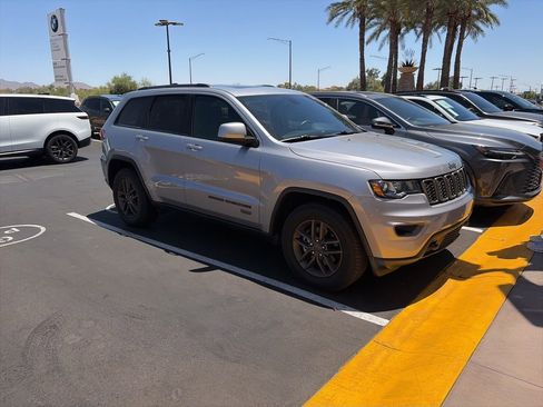 Used 2017 Jeep Grand Cherokee Laredo 75th Anniversary RWD image 5