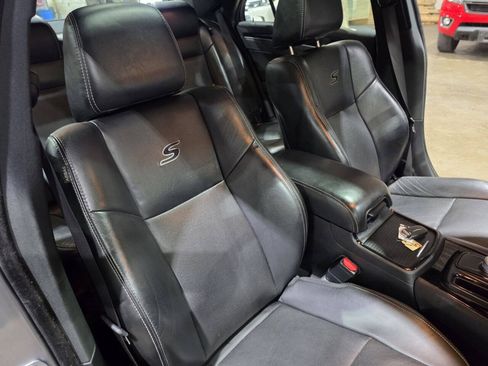Used 2018 Chrysler 300 S w/ Safetytec Plus Group RWD image 35
