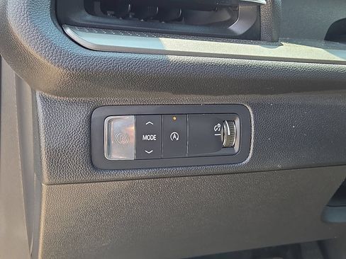 Used 2025 Chevrolet Traverse LT FWD image 26