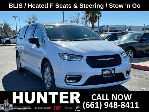 Used 2024 Chrysler Pacifica Touring-L FWD image 8