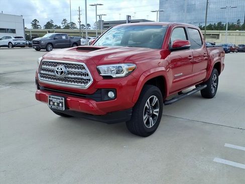 Used 2016 Toyota Tacoma TRD Sport image 2