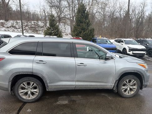 Used 2014 Toyota Highlander LE image 8