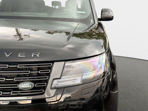 Used 2025 Land Rover Range Rover SE AWD/4WD image 9