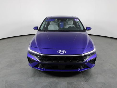 Used 2025 Hyundai Elantra Limited image 12