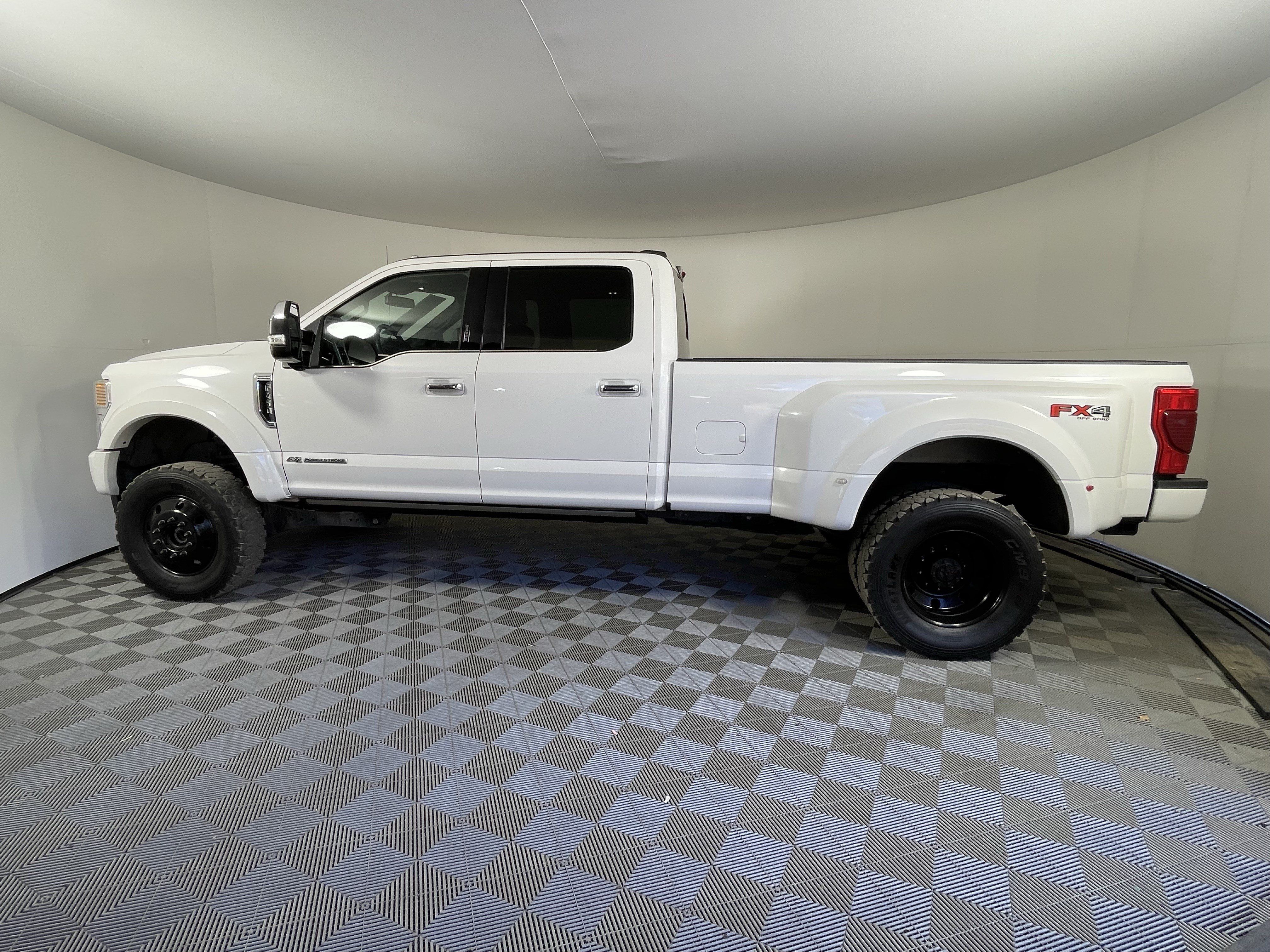 Used 2020 Ford F450 Platinum w/ FX4 Off-Road Package AWD/4WD image 2