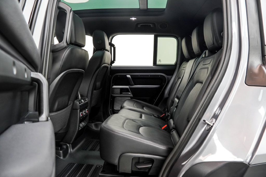 Used 2023 Land Rover Defender 130 SE AWD/4WD image 19