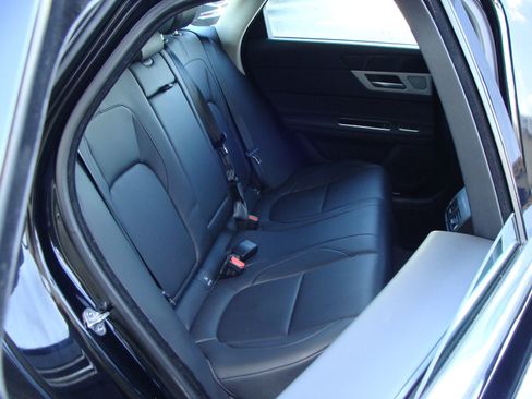 Used 2017 Jaguar XF Premium image 11