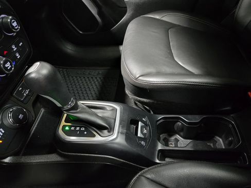 Used 2023 Jeep Renegade Limited w/ Sun/Sound Group AWD/4WD image 29