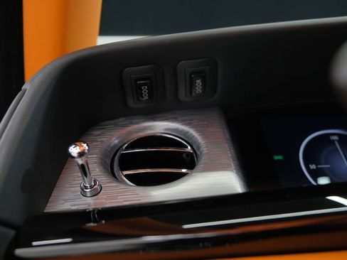 Used 2025 Rolls-Royce Phantom Sedan image 92