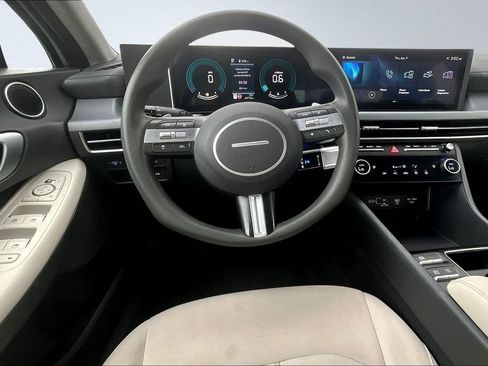 Used 2025 Hyundai Sonata SEL FWD image 9