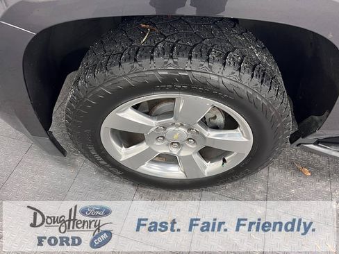 Used 2017 Chevrolet Suburban LT image 19