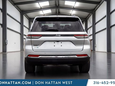 Used 2022 Jeep Grand Cherokee Limited 4xe w/ Luxury Tech Group II AWD/4WD image 26