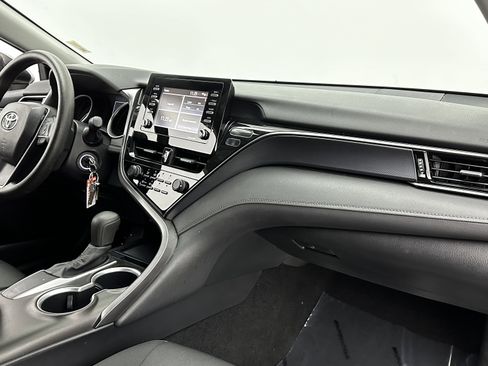 Used 2021 Toyota Camry LE image 32
