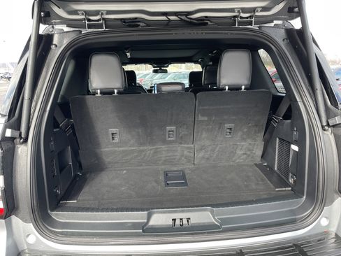Used 2024 Ford Expedition Platinum image 16