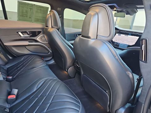 Used 2023 Mercedes-Benz EQS 580 4MATIC Sedan image 15