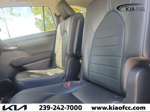 Used 2023 Toyota Highlander XLE FWD image 15