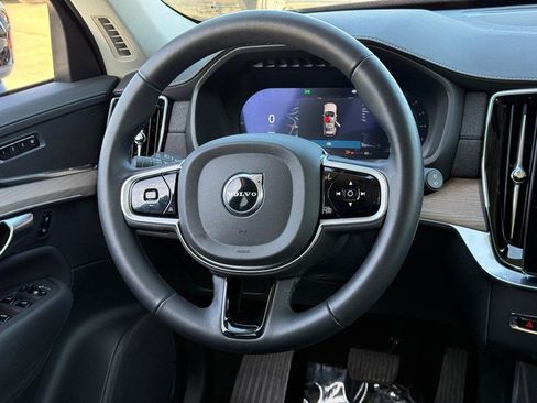 Used 2025 Volvo XC90 B6 Plus image 14