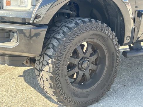 Used 2015 Ford F150 Lariat w/ Equipment Group 502A Luxury image 6