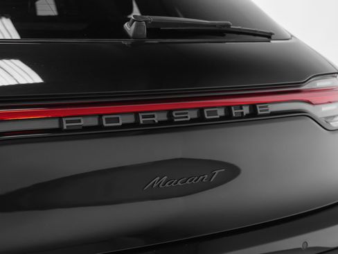 Certified 2023 Porsche Macan Turbo AWD/4WD image 19