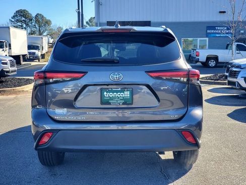 Used 2022 Toyota Highlander XLE image 5