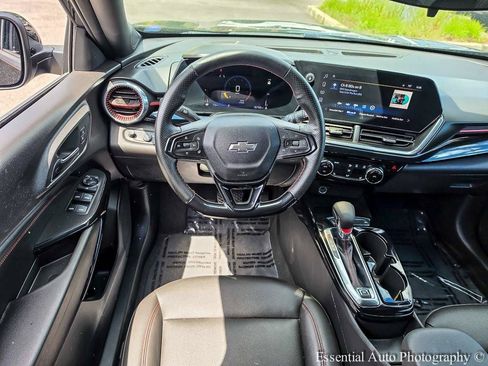 Used 2025 Chevrolet Trax RS w/ Driver Confidence Package FWD image 12