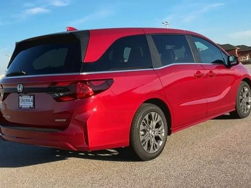 New 2026 Honda Odyssey Touring image 8