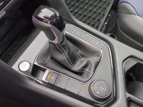 New 2025 Volkswagen Taos SEL image 33