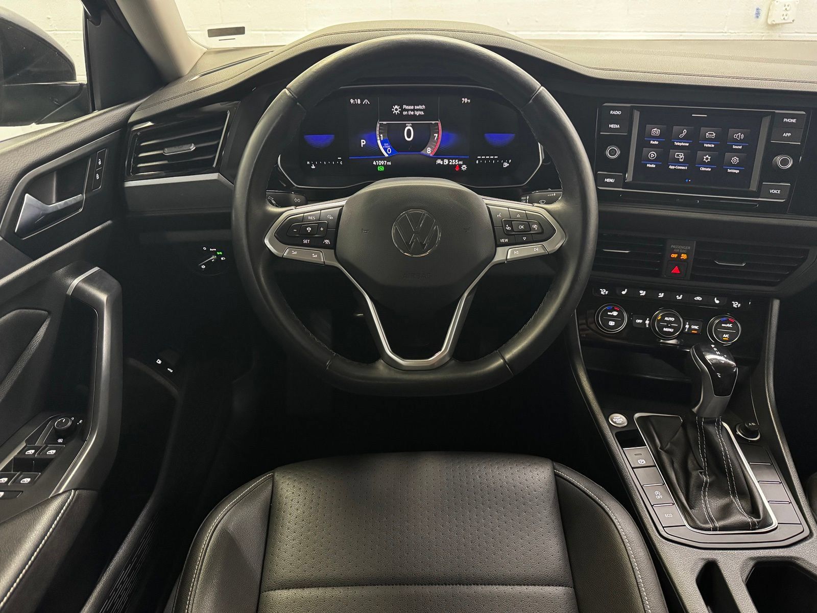 Used 2024 Volkswagen Jetta SE FWD image 15