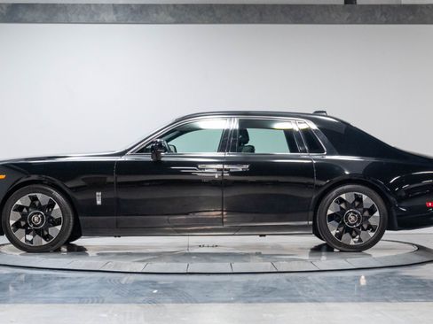 Used 2024 Rolls-Royce Phantom Sedan w/ The Phantom Package RWD image 21