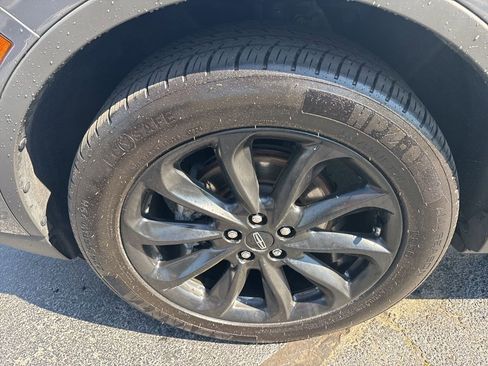 Used 2022 Lincoln Corsair AWD w/ Premium Package image 12