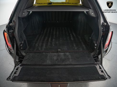 Used 2022 Rolls-Royce Cullinan Black Badge w/ Dark Exterior Package image 17