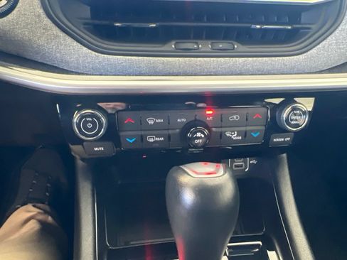 Used 2023 Jeep Compass Latitude w/ Convenience Group AWD/4WD image 55