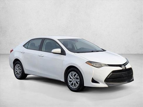 Used 2019 Toyota Corolla LE image 3