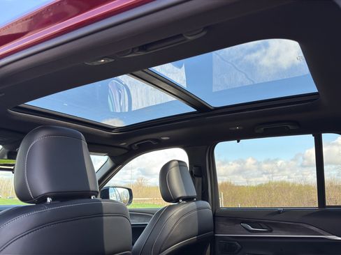 Used 2024 Jeep Grand Cherokee Limited w/ Luxury Tech Group II AWD/4WD image 41