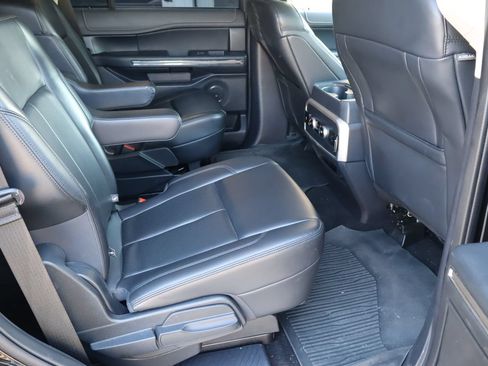 Used 2022 Ford Expedition XLT RWD image 18